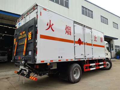 東風柳汽單橋液壓尾板防爆車廂式車